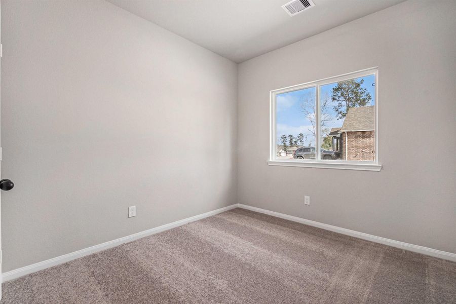 Spacious, unfurnished interior of a new home in Oakwood Ranch, Willis (Image 20).