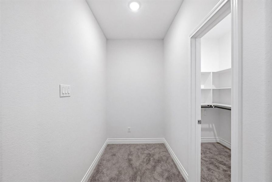 Additional room to set up a computer game area,set up dog kenner or place a giant fish aquarium