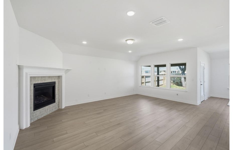 Representative unfurnished interior of a home built from the Dayton by Pulte Homes in Davis Ranch, San Antonio (Image 12).