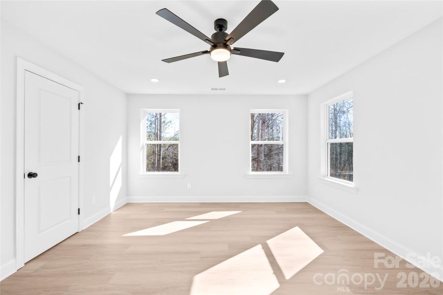 Spacious, unfurnished interior of a new home in , Kings Mountain (Image 21).
