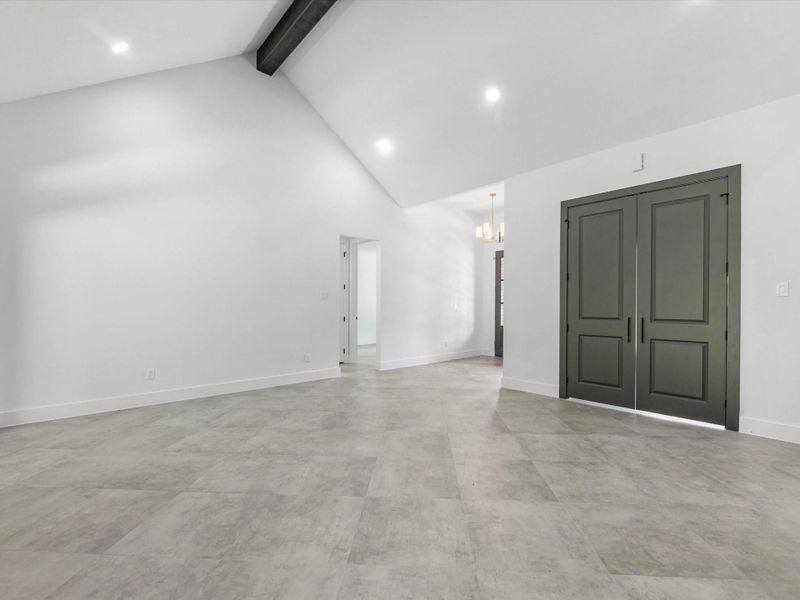 This is a great view of the spacious living room, you also have a view of the formal office, this can be used as a formal dining, playroom, wineroom and so much more !