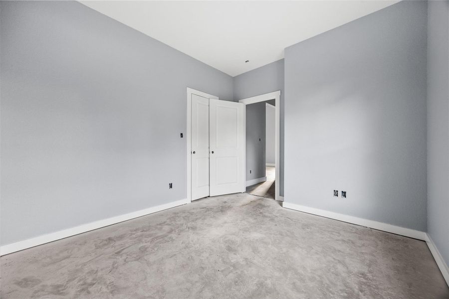 Spacious, unfurnished interior of a new home in , Willis (Image 10).