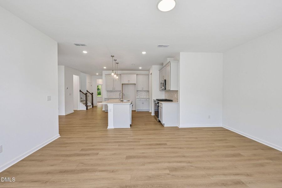 16-web-or-mls-Ken Dr-S2304-016