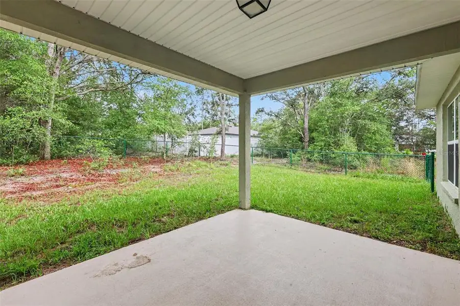Exterior details and patio area of a home in , Citrus Springs (Image 4).