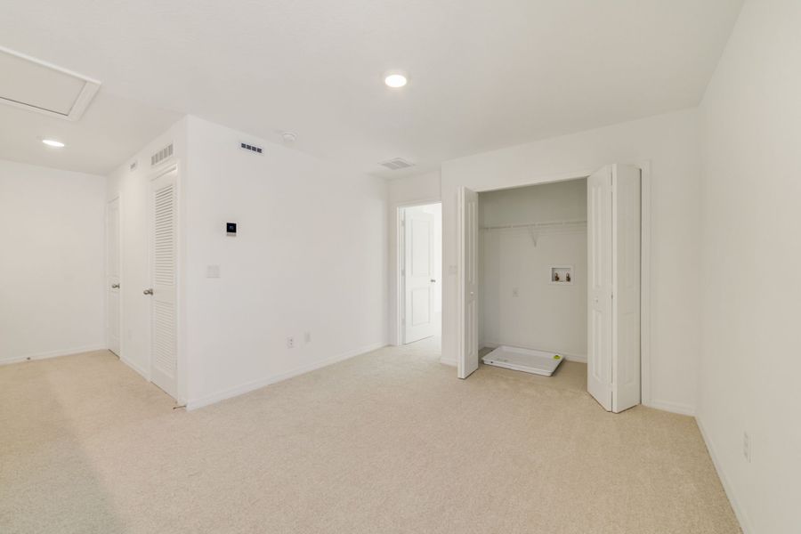Spacious, unfurnished interior of a new home in Towns at Greenleaf, Oviedo (Image 29).