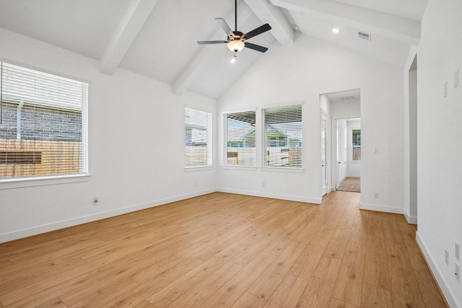 Spacious, unfurnished interior of a new home in Wood Leaf Reserve, Tomball (Image 13). Spacious, unfurnished interior of a new home in Wood Leaf Reserve, Tomball (Image 13).