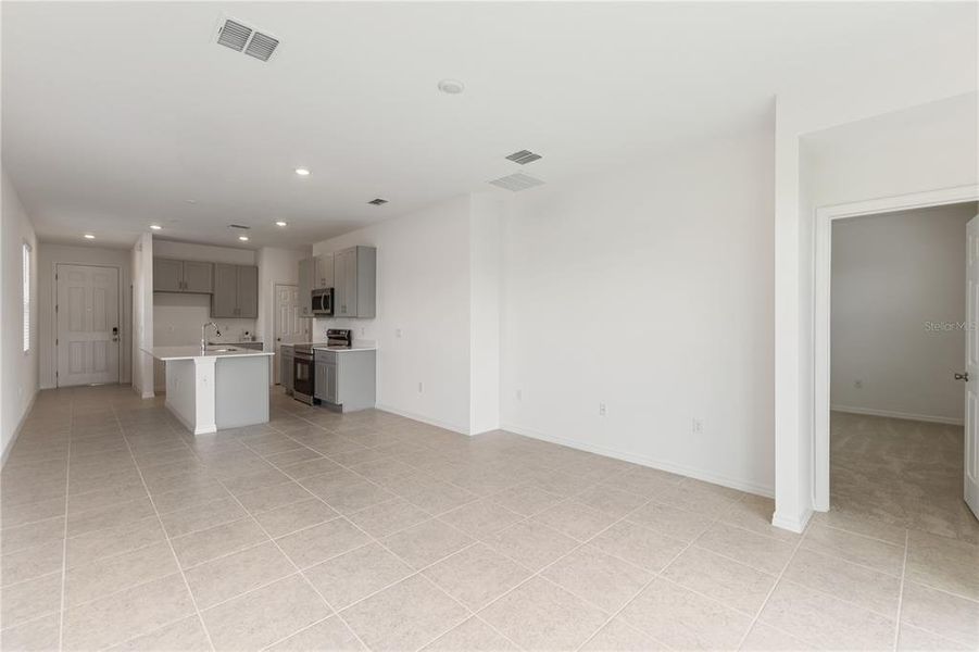 Spacious, unfurnished interior of a new home in Liberty Station, Orange City (Image 16).
