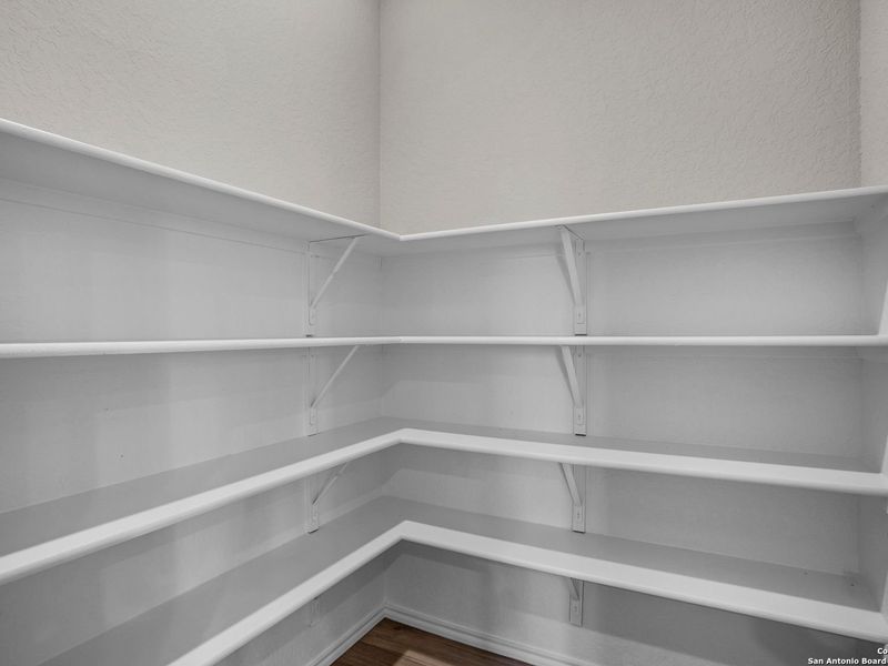 Spacious, unfurnished interior of a new home in Hannah Heights, Seguin (Image 25).