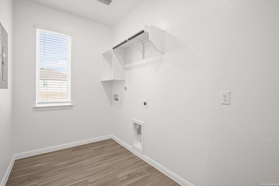 Spacious, unfurnished interior of a new home in Cinco Lakes, San Antonio (Image 18).