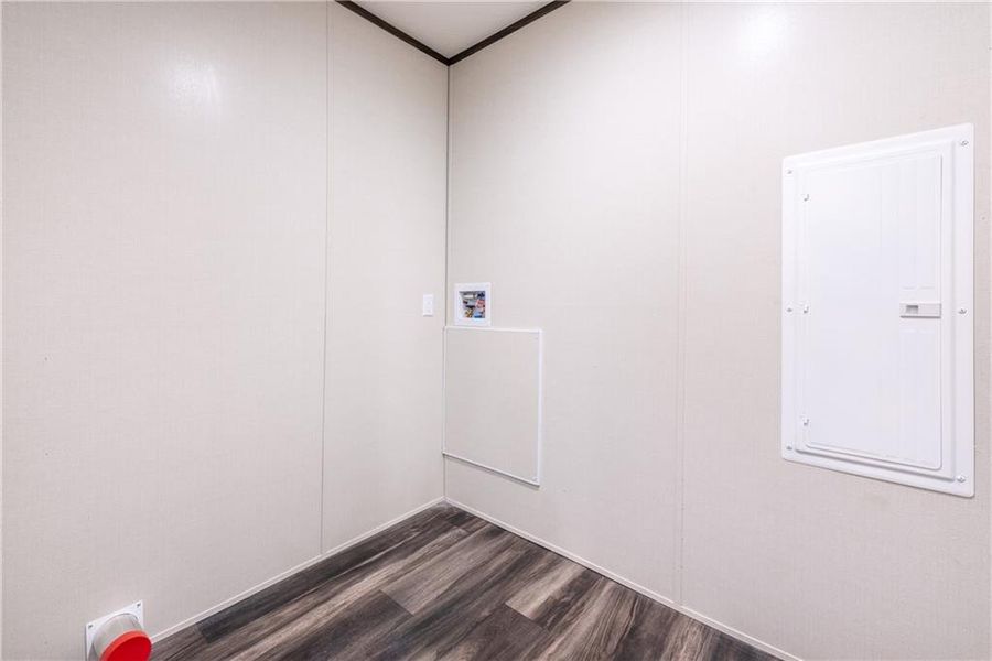 Spacious, unfurnished interior of a new home in , Jasper (Image 36).