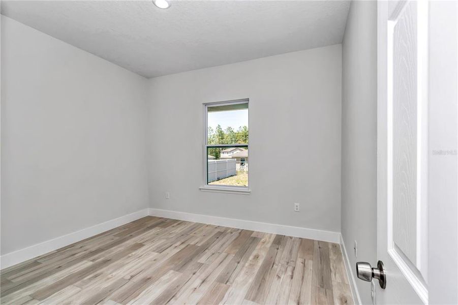 Spacious, unfurnished interior of a new home in , Citrus Springs (Image 19).