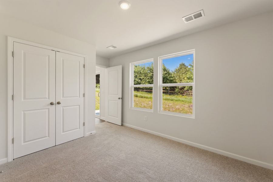 Spacious, unfurnished interior of a new home in Evergreen, Spartanburg (Image 14).