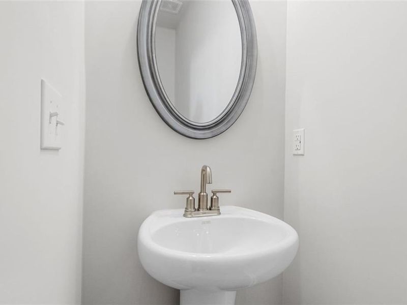 Image 29 of a home in Wehunt Meadows.