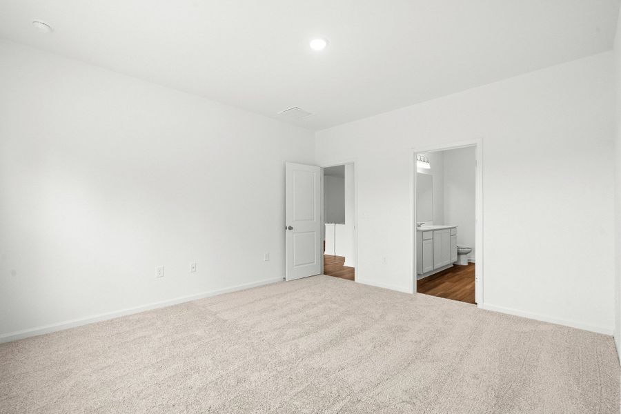 Representative unfurnished interior of a home built from the Sagan by Starlight Homes in Cottonwood Creek, San Marcos (Image 20).