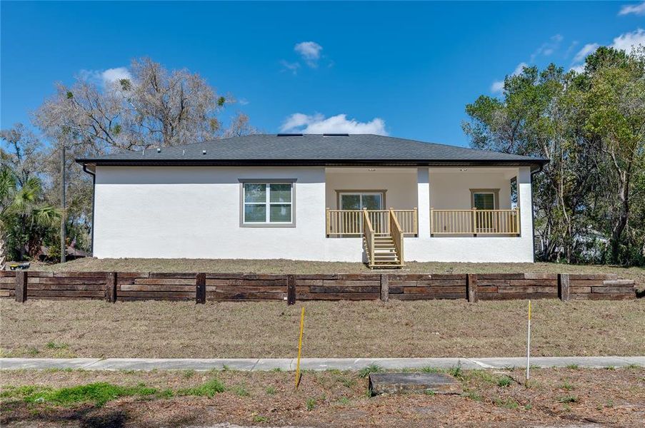 Exterior details and patio area of a home in , Orange City (Image 4).