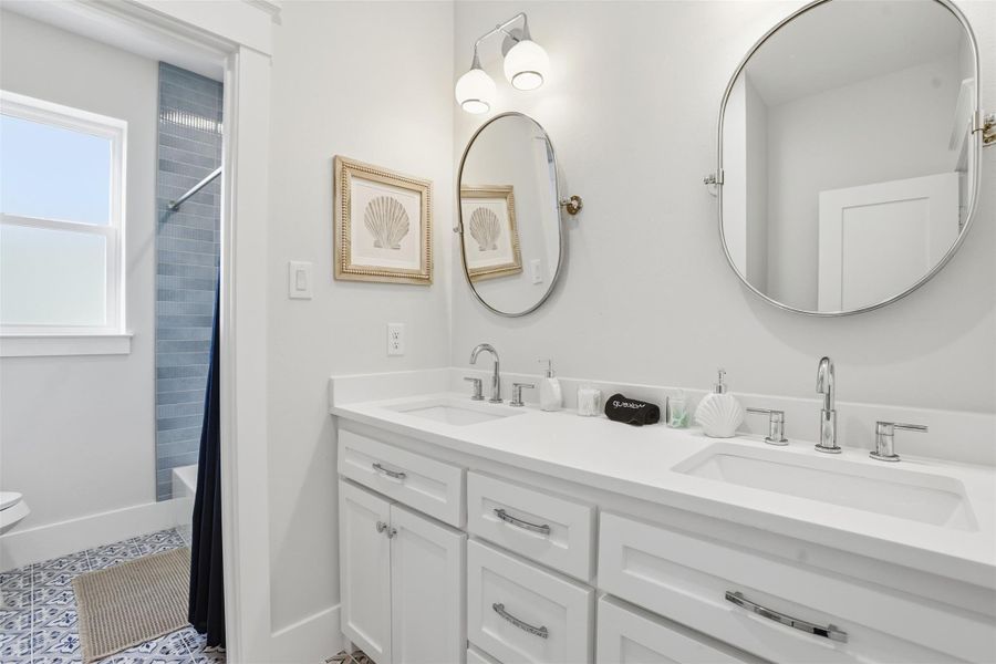 Furnished interior view inside a new home in , Galveston (Image 35).