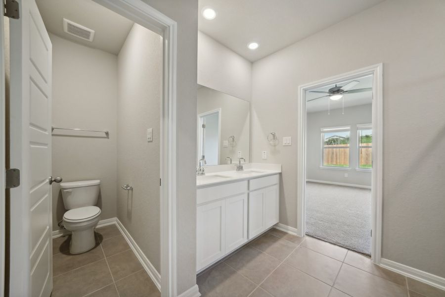 Primary suite bathroom in the Matador floorplan in the Meritage Homes community.