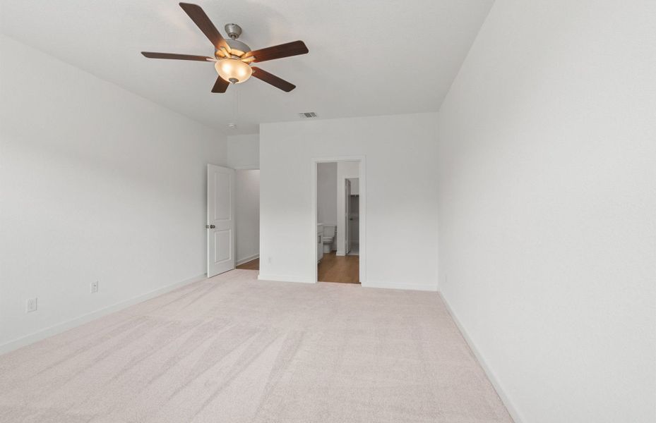 Spacious, unfurnished interior of a new home in Skyview, Belton (Image 36).