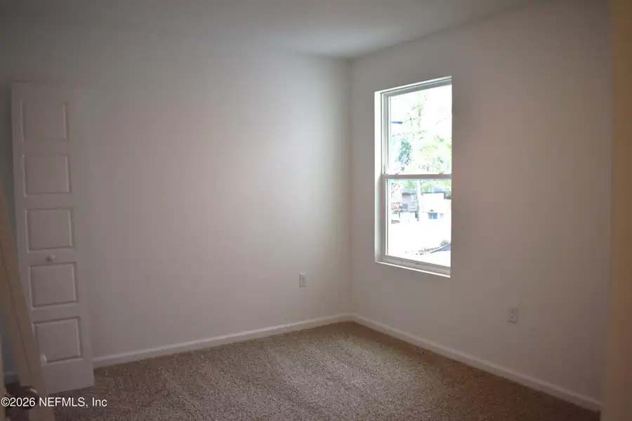 Spacious, unfurnished interior of a new home in Irongate Villas, Jacksonville (Image 23).