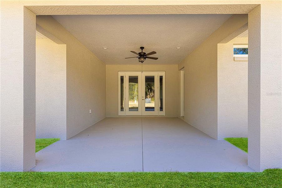 OVERSIZED COVERED LANAI WITH CEILING FAN