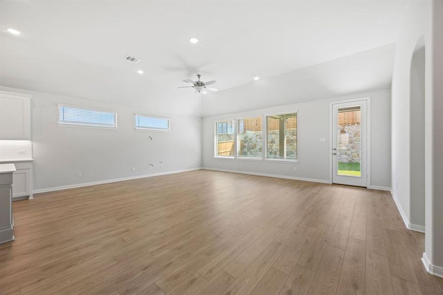 Spacious, unfurnished interior of a new home in Tinsley Meadows, Van Alstyne (Image 22). Spacious, unfurnished interior of a new home in Tinsley Meadows, Van Alstyne (Image 22).
