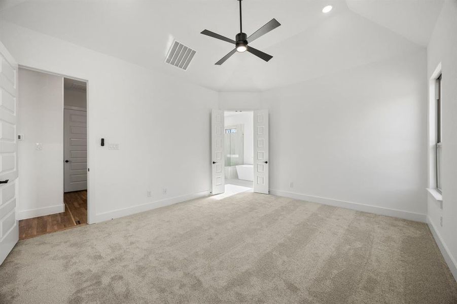 Spacious, unfurnished interior of a new home in Rolling Creek Ranch, Aledo (Image 30).