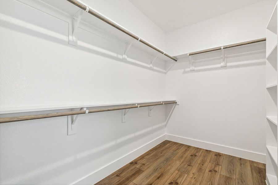 Spacious, unfurnished interior of a new home in Dove Hollow, Waxahachie (Image 24).