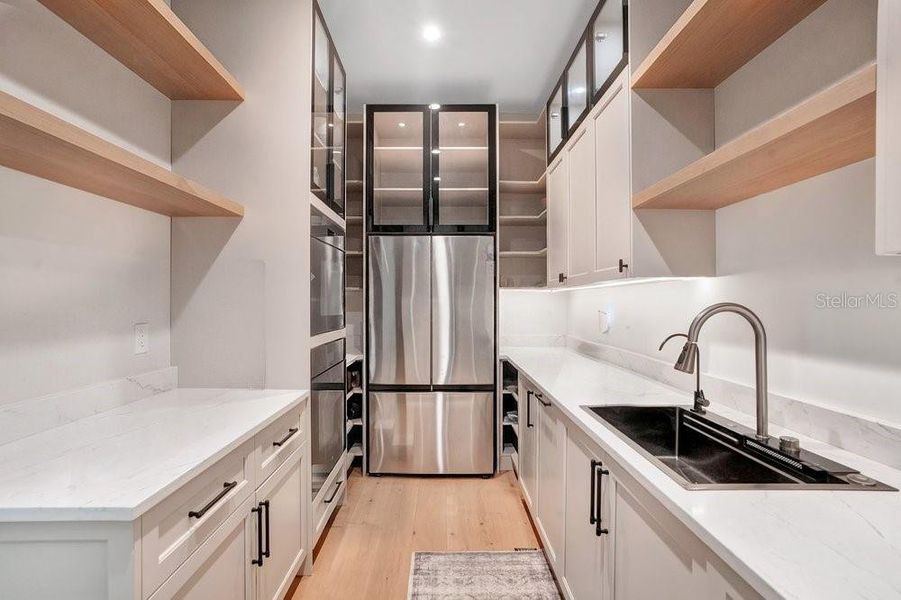 Furnished interior view inside a new home in , Windermere (Image 19).
