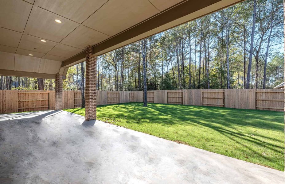 Representative exterior details of a home built from the 3358 by Ravenna Homes in Artavia 70′, Conroe (Image 3).