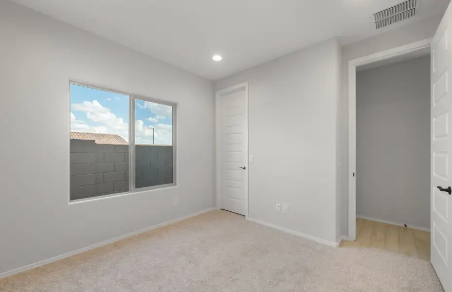 Spacious, unfurnished interior of a new home in Parkside at Anthem at Merrill Ranch, Florence (Image 19).