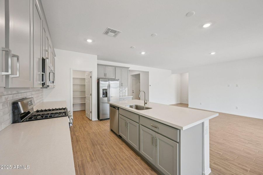 10-web-or-mls-W Cansados Rd-S1110-010