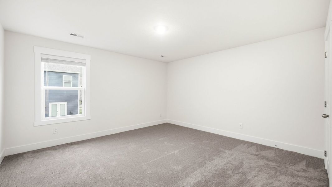 Spacious, unfurnished interior of a new home in Polo Fields, Kingsport (Image 19).