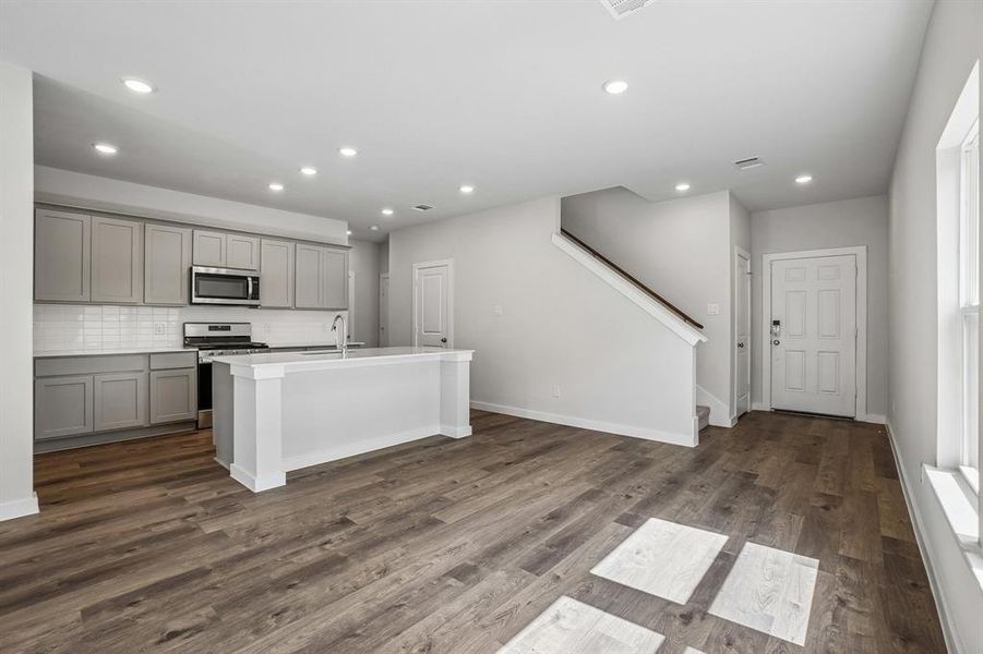 Spacious, unfurnished interior of a new home in Ambergrove, Royse City (Image 17).