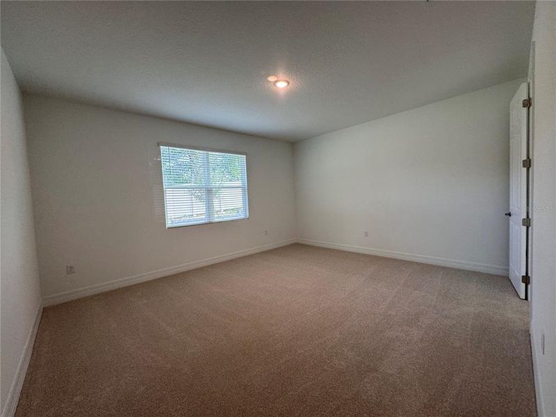 Spacious, unfurnished interior of a new home in Oakview, Apopka (Image 11).