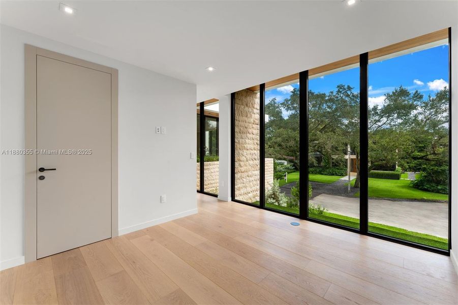 Spacious, unfurnished interior of a new home in , Miami (Image 13).