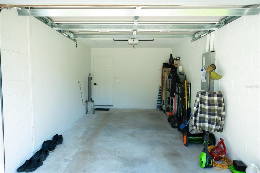 Spacious, unfurnished interior of a new home in , Citra (Image 18). Spacious, unfurnished interior of a new home in , Citra (Image 18).