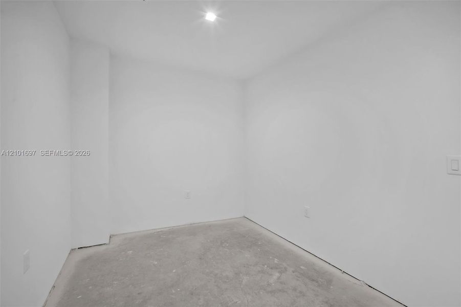 Spacious, unfurnished interior of a new home in , Hallandale Beach (Image 32).
