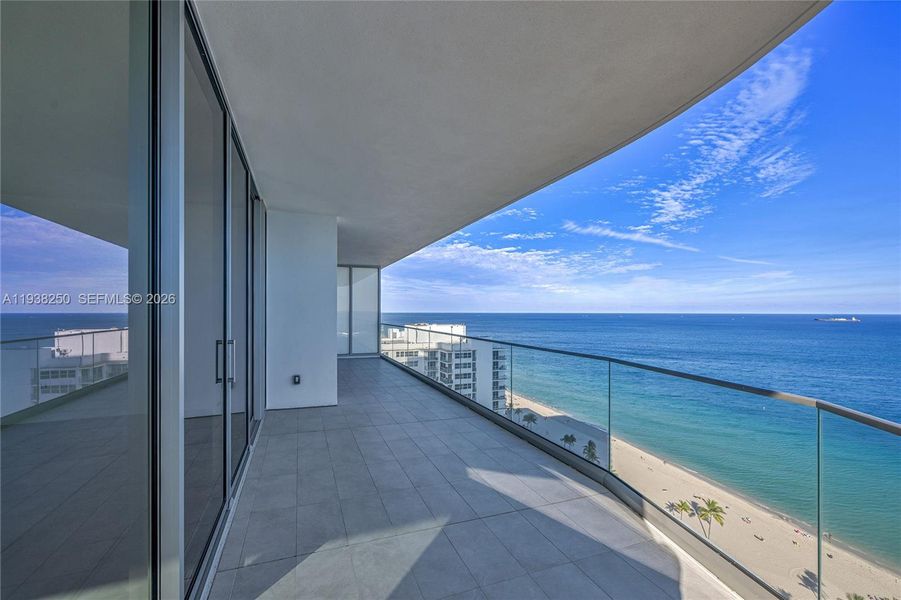 Condo located in Fort Lauderdale, FL showcasing its design and architecture (Image 27).