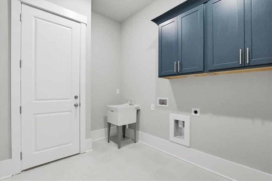 Furnished interior view inside a new home in Old Town Estates, Dacula (Image 13).