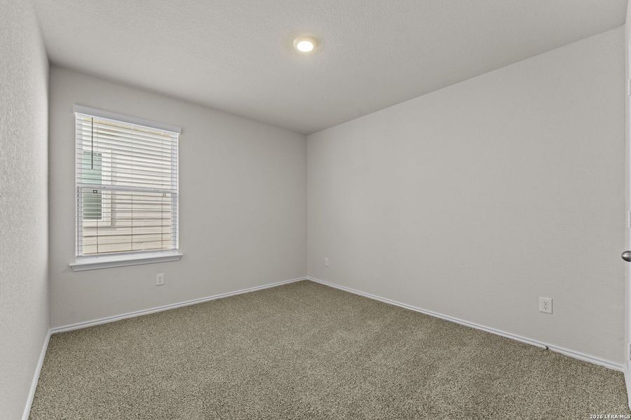 Spacious, unfurnished interior of a new home in Winding Creek, New Braunfels (Image 20).