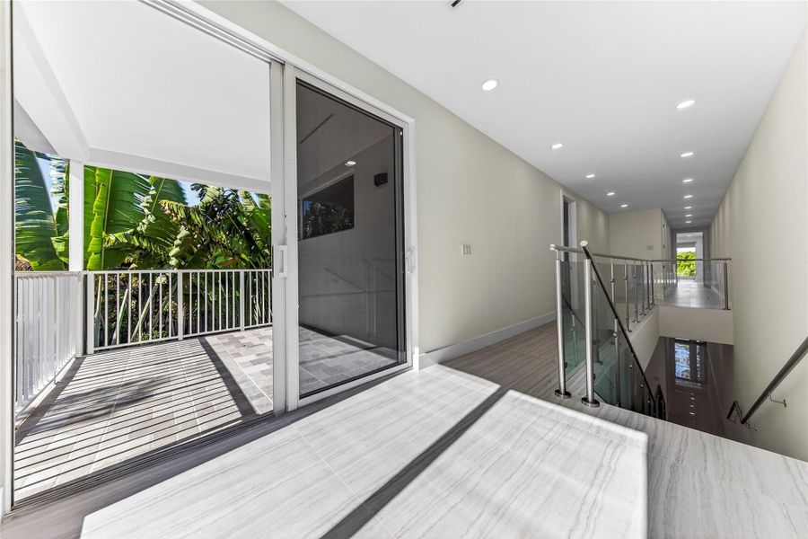 Large upstairs balcony