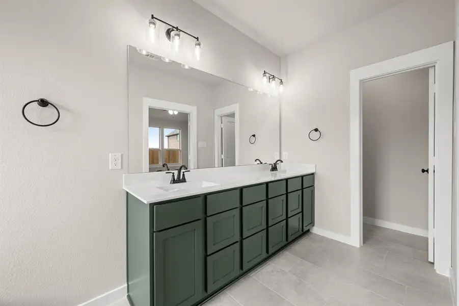 24_6900 Deadwood- Primary Suite-4