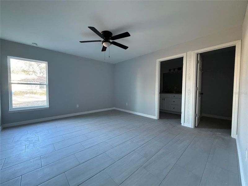 Spacious, unfurnished interior of a new home in , Ocala (Image 5).