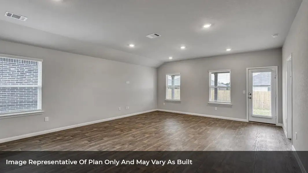 Spacious, unfurnished interior of a new home in Rosenbusch Ranch, Leander (Image 9).