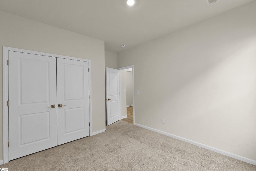 Spacious, unfurnished interior of a new home in Sedona, Greenville (Image 20).