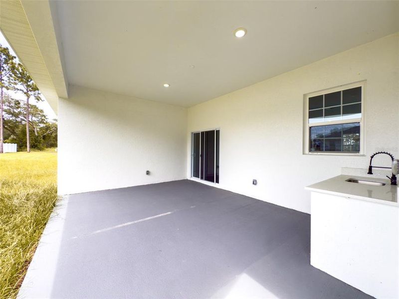 Spacious, unfurnished interior of a new home in , Ocala (Image 35).