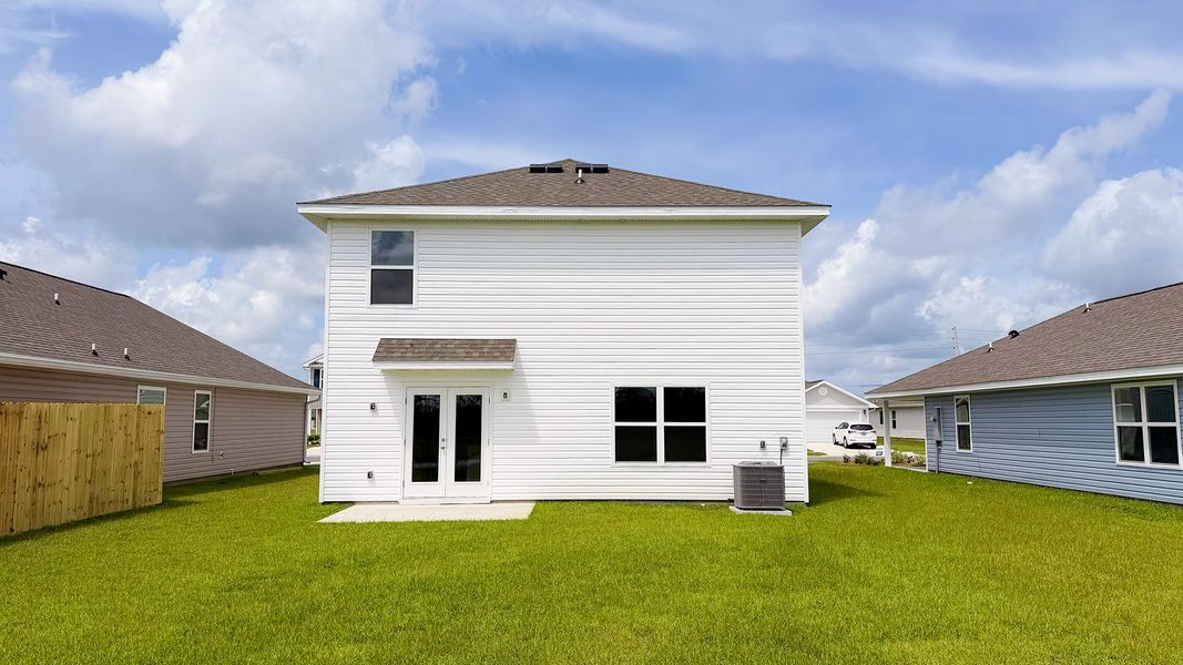 Exterior details and patio area of a home in Titus Park, Panama City (Image 21).