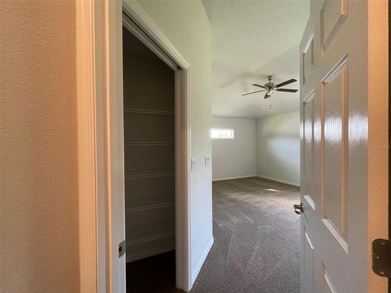 Spacious, unfurnished interior of a new home in , Ocala (Image 21).