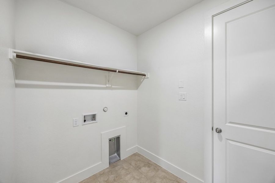 Representative unfurnished interior of a home built from the The Mockingbird by Lillian Custom Homes in Polo Ridge, Forney (Image 38).