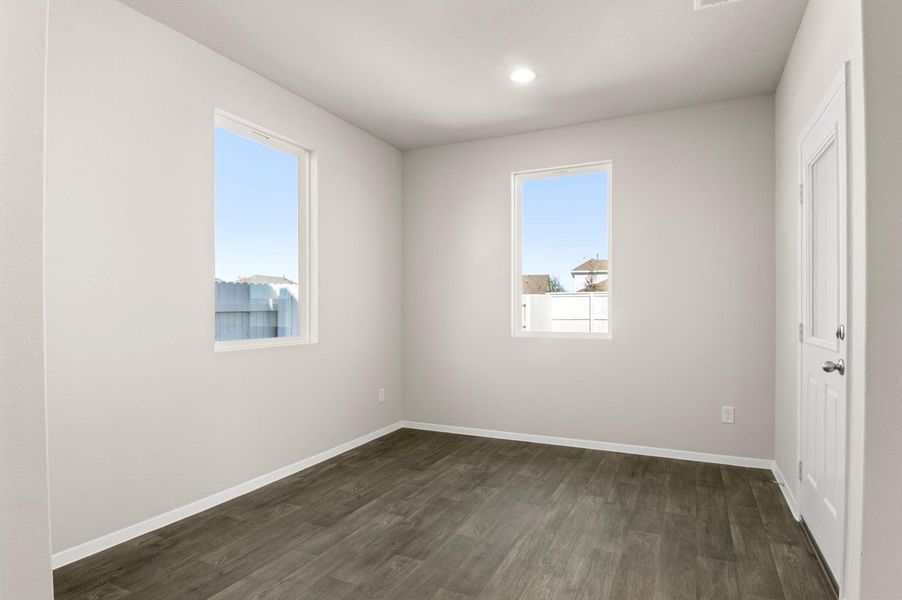 Spacious, unfurnished interior of a new home in Harvest Ridge, Elgin (Image 26).